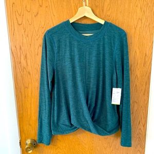 NWT Old Navy Breathe On LS Twist Front Workout Top
